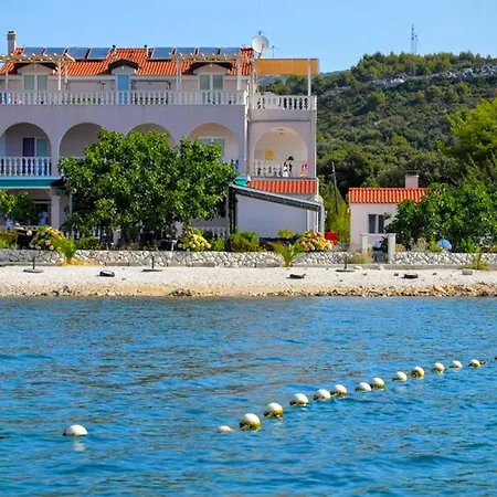 In Mit Garten Und Terrasse * Poljica (Trogir)