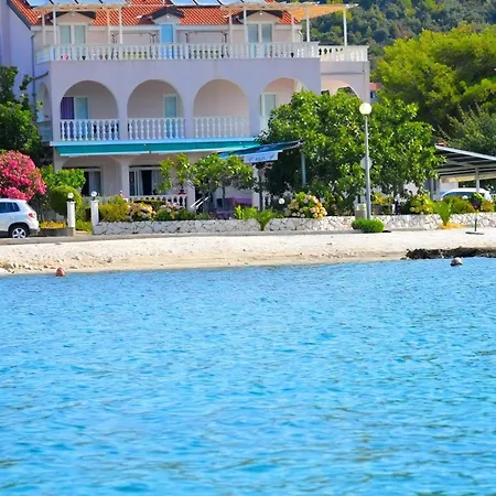 In Mit Garten Und Terrasse * Poljica (Trogir)