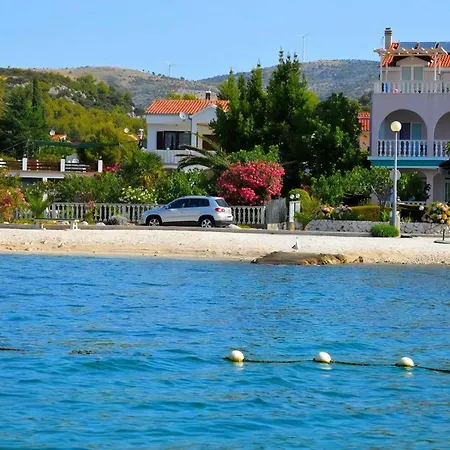 In Mit Garten Und Terrasse * Poljica (Trogir)